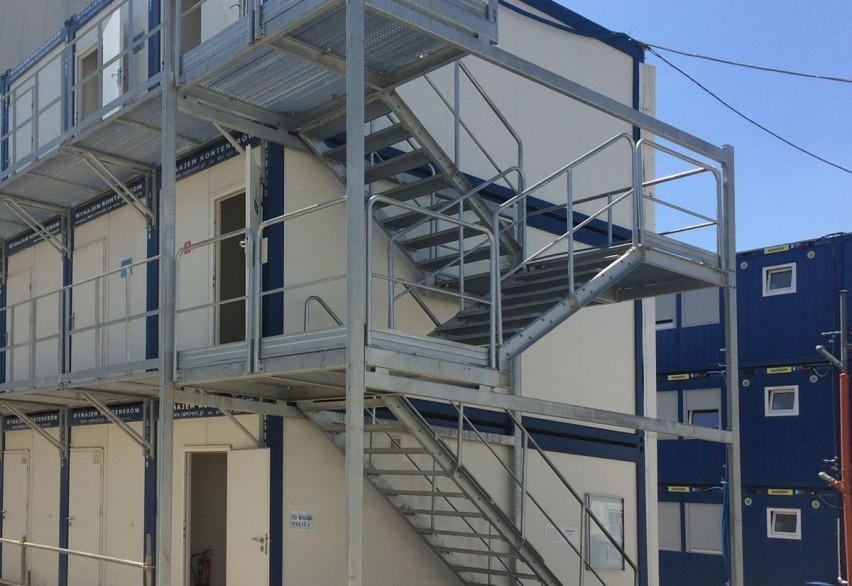 Блок-контейнер  с внутренней лестницей