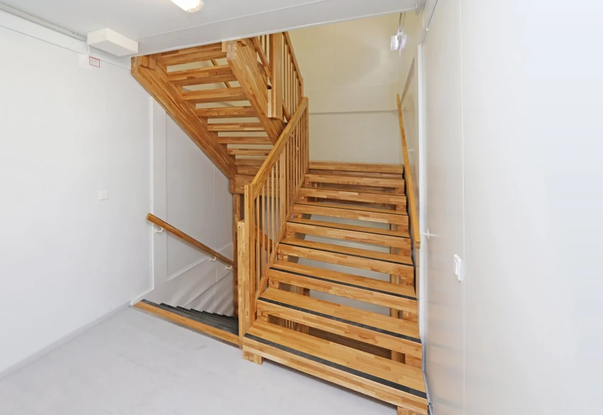 Блок-контейнер  с внутренней лестницей